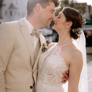 Golden hour, aber mitten in der Stadt ✨
Zwischen Häusern, Straßen – und dieses Licht.
Genau dafür liebe ich diese Abendshootings.

#hochzeitsfotografnürnberg #hochzeitsfotograffürth #hochzeitsfotograferlangen #hochzeitfranken #hochzeitnürnberg