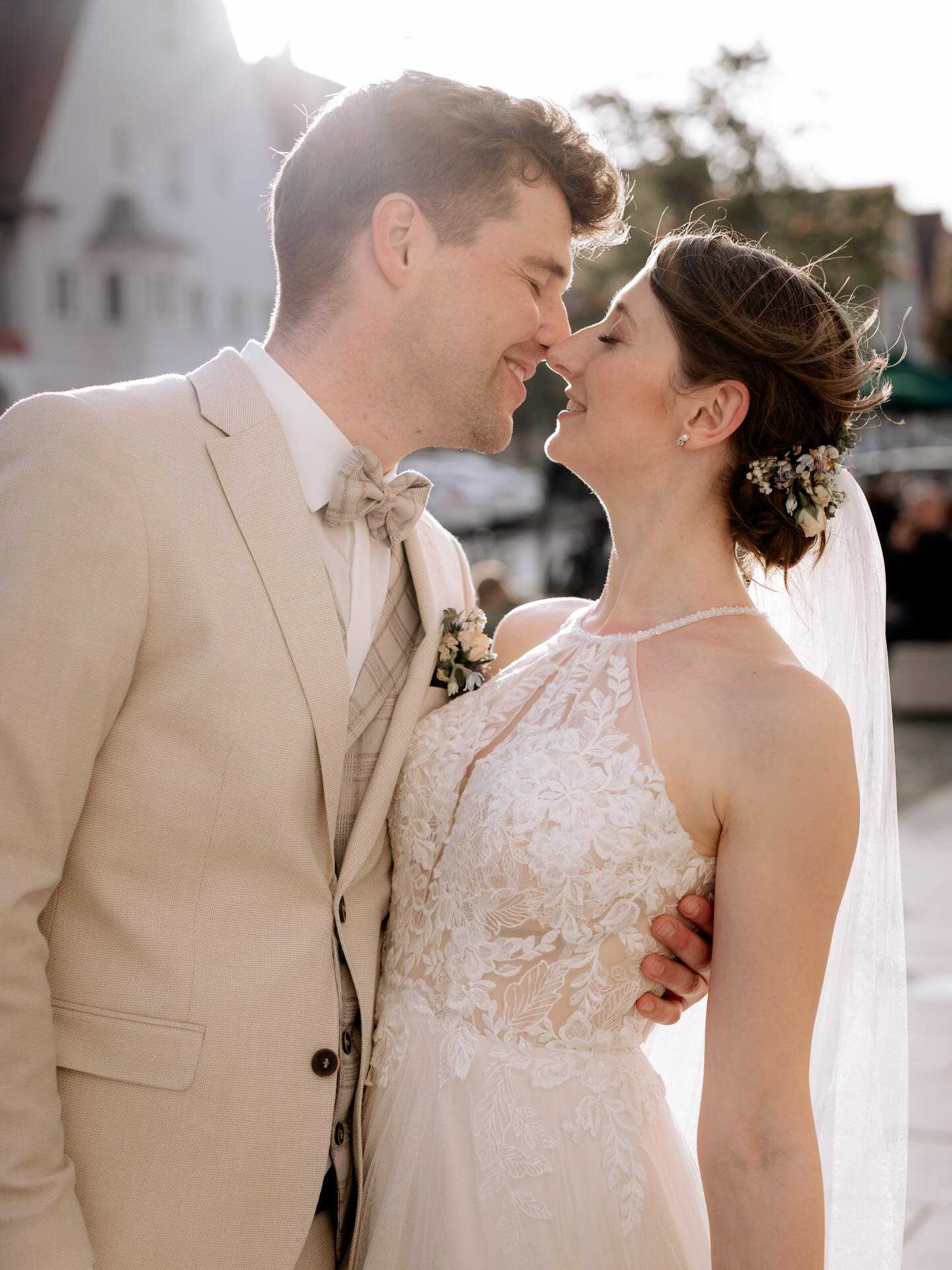Golden hour, aber mitten in der Stadt ✨
Zwischen Häusern, Straßen – und dieses Licht.
Genau dafür liebe ich diese Abendshootings.

#hochzeitsfotografnürnberg #hochzeitsfotograffürth #hochzeitsfotograferlangen #hochzeitfranken #hochzeitnürnberg
